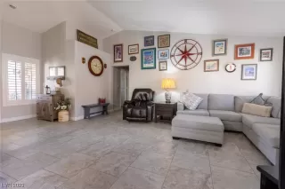 Photo #5: 2546277 Listing