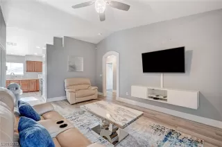 Photo #4: 2546337 Listing 