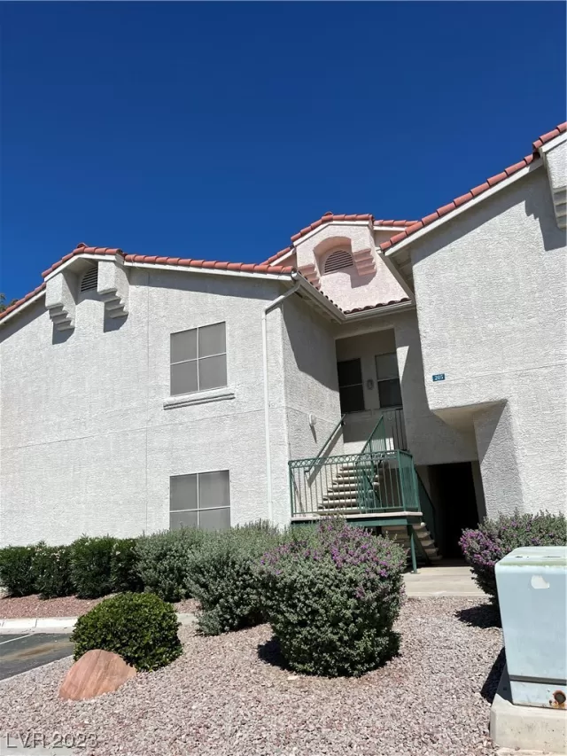 MLS: 2546356 Condo For Sale