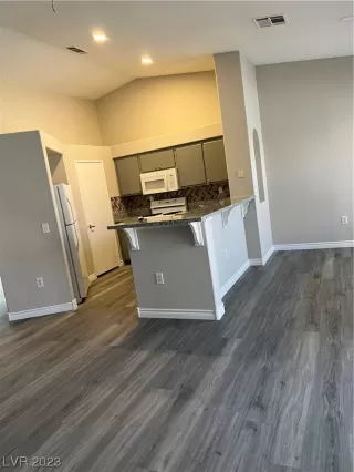 Photo #6: 2546356 Listing 