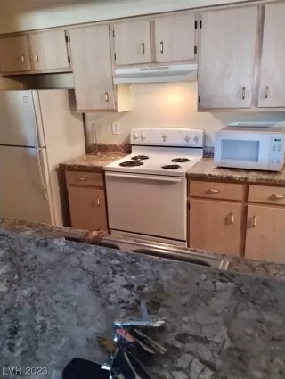 Photo #5: 2546421 Listing 