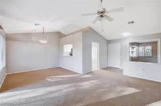 Photo #6: 2546468 Listing