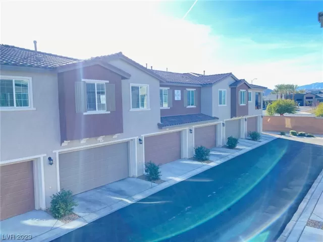 MLS: 2546477 Condo For Sale