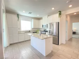 Photo #4: 2546477 Listing 