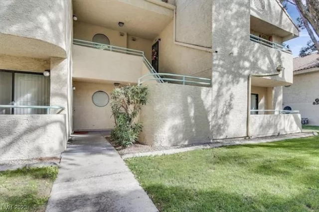 MLS: 2546487 Condo For Sale