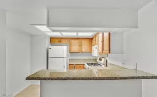 Photo #5: 2546487 Listing