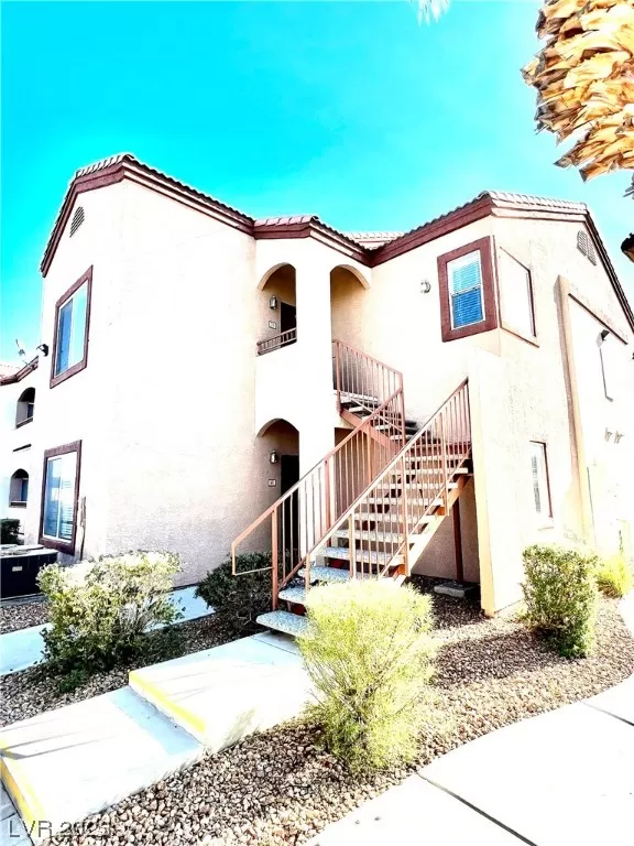 MLS: 2546584 Condo For Sale