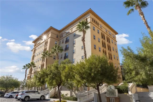 MLS: 2546592 Condo For Sale