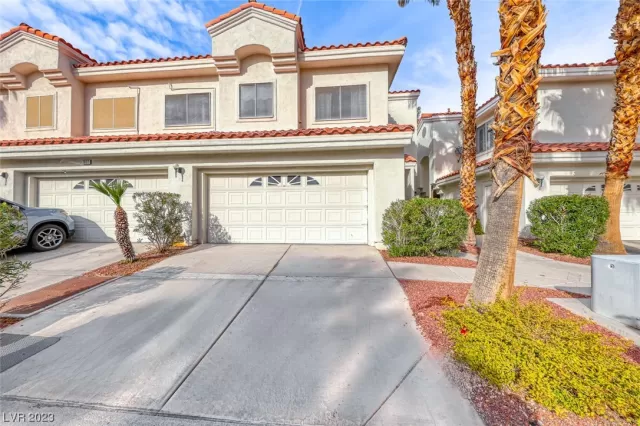 MLS: 2546613 Condo For Sale