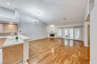 Photo #4: 2546613 Listing