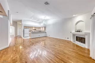 Photo #5: 2546613 Listing