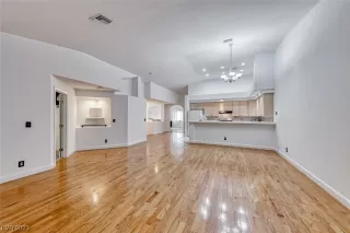 Photo #6: 2546613 Listing