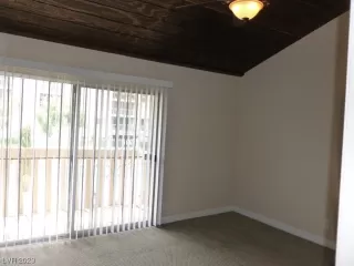 Photo #5: 2546618 Listing