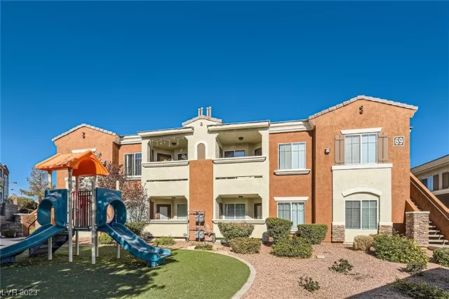 MLS: 2546679 Condo For Sale