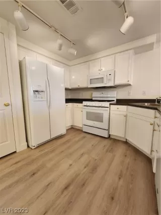 Photo #5: 2546679 Listing 