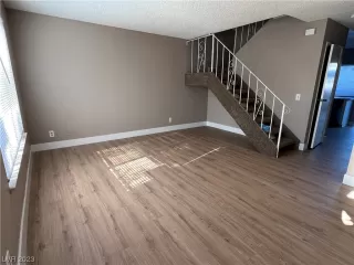 Photo #2: 2546682 Listing