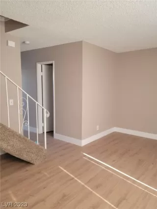 Photo #4: 2546682 Listing