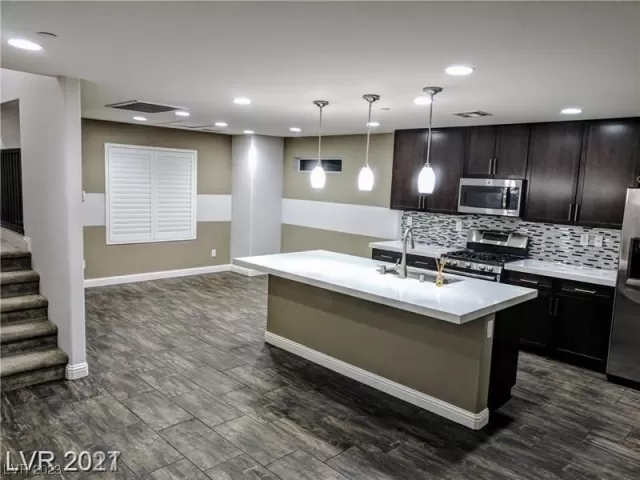 MLS: 2546694 Condo For Sale