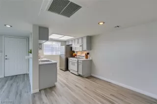 Photo #5: 2546746 Listing