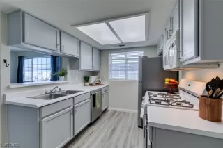 Photo #6: 2546746 Listing