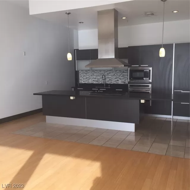 MLS: 2546761 Condo For Sale