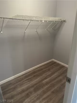 Photo #5: 2546816 Listing