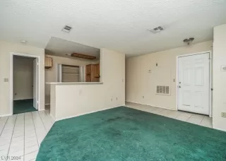 Photo #5: 2546848 Listing