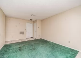 Photo #6: 2546848 Listing