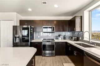 Photo #2: 2546862 Listing