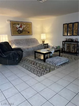 Photo #4: 2546871 Listing