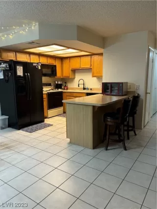 Photo #6: 2546871 Listing