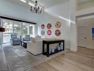 Photo #6: 2546884 Listing