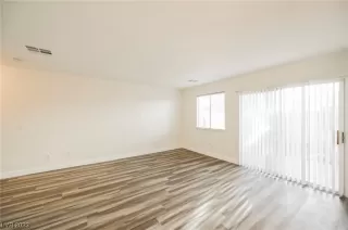 Photo #6: 2546994 Listing