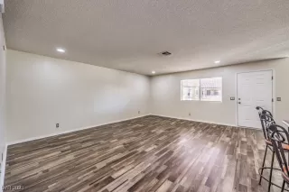 Photo #3: 2546998 Listing