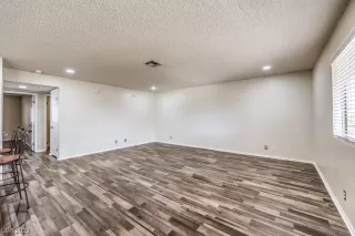 Photo #5: 2546998 Listing