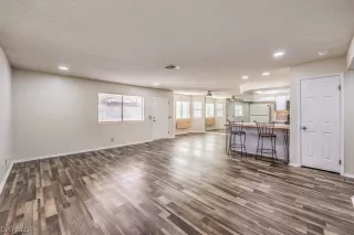 Photo #6: 2546998 Listing