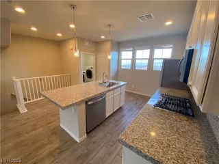 Photo #5: 2547063 Listing 