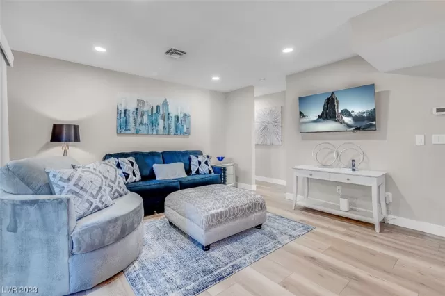 MLS: 2547091 Condo For Sale