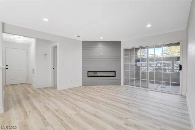 MLS: 2547109 Condo For Sale