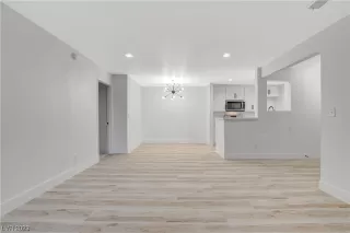 Photo #5: 2547109 Listing 