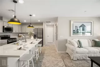 Photo #4: 2547140 Listing