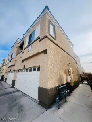 Photo #1: 2547176 Listing