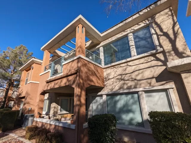 MLS: 2547261 Condo For Sale