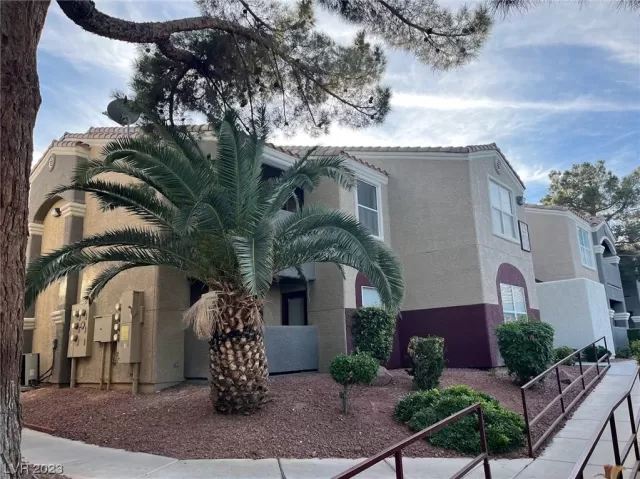 MLS: 2547300 Condo For Sale