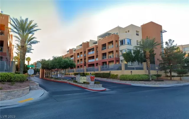 MLS: 2547378 Condo For Sale