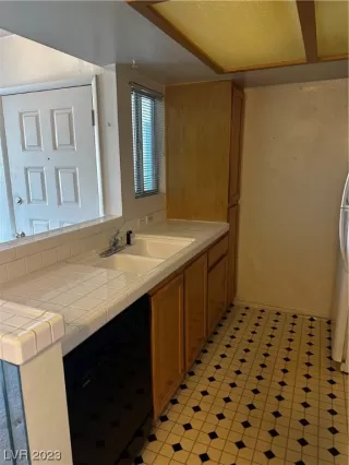 Photo #5: 2547387 Listing