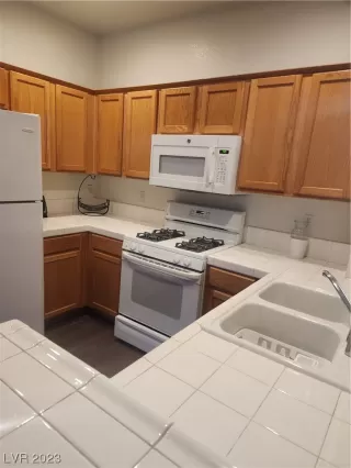 Photo #6: 2547391 Listing 