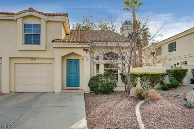 MLS: 2547442 Condo For Sale