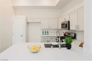 Photo #2: 2547469 Listing