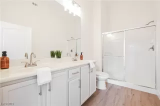 Photo #5: 2547469 Listing